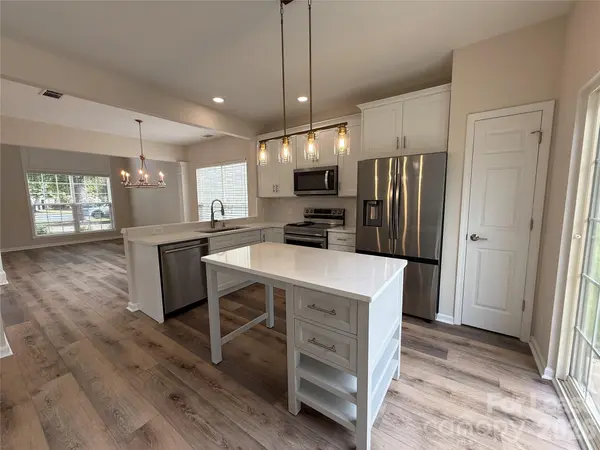 3404 Laurenhurst LN, Charlotte, NC 28270