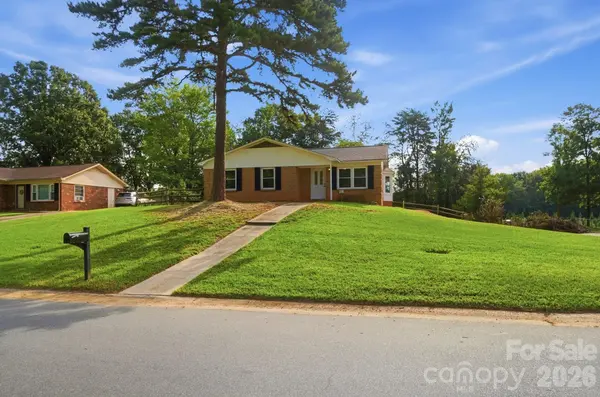 9933 Starwood DR, Charlotte, NC 28215