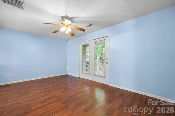 3245 White Oak CT, Claremont, NC 28610