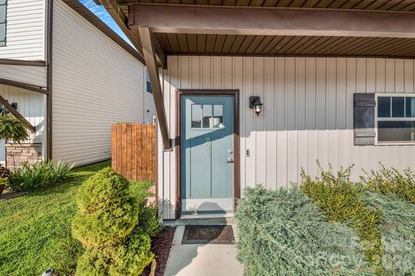 738 Cardwell LN, Fletcher, NC 28732