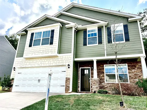 138 Marathon LN, Candler, NC 28715