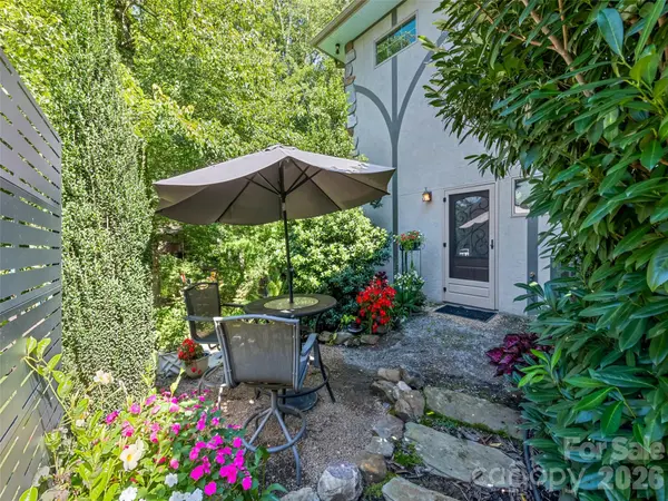 379 Holston Village RD, Waynesville, NC 28786