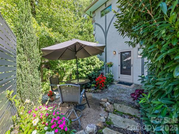 379 Holston Village RD, Waynesville, NC 28786