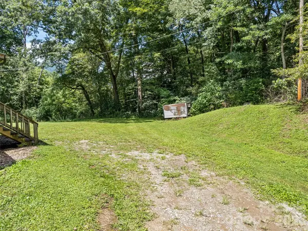 831 Qualla RD, Waynesville, NC 28785