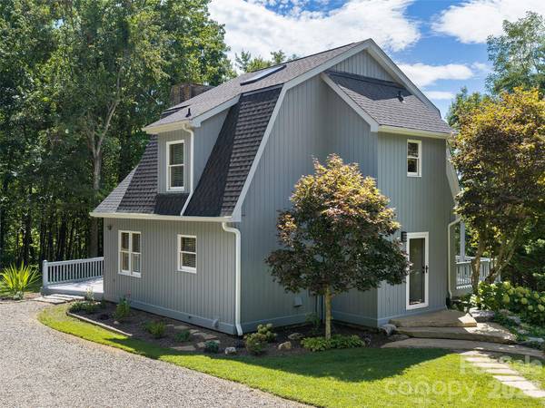 225 Long Branch RD, Swannanoa, NC 28778