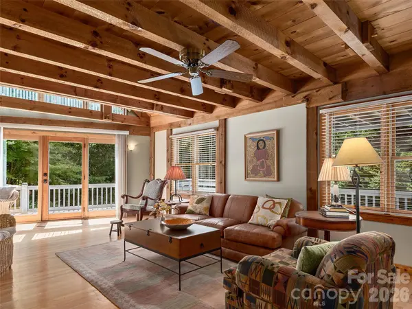 225 Long Branch RD, Swannanoa, NC 28778
