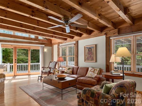 225 Long Branch RD, Swannanoa, NC 28778
