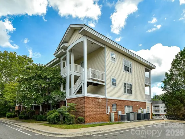 8658 Coralbell LN, Charlotte, NC 28213