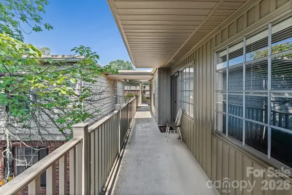 3822 Country Club RD #Unit #I, Winston Salem, NC 27104