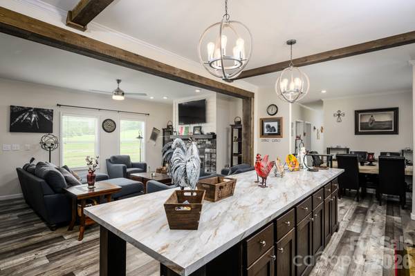 324 Plemmons PL, Marion, NC 28752