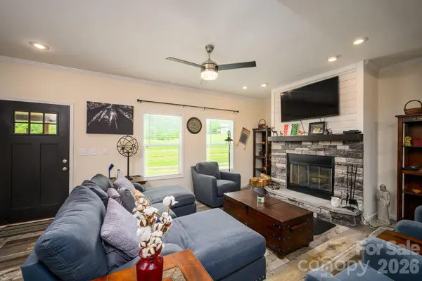 324 Plemmons PL, Marion, NC 28752
