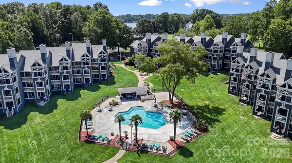 2121 Regatta LN #311, Denver, NC 28037