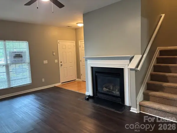 18 Sharpstone LN, Durham, NC 27703