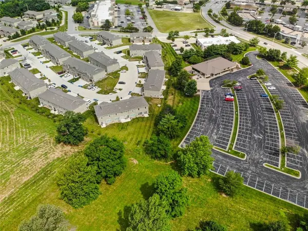 3620 NE Ralph Powell RD, Lee's Summit, MO 64064