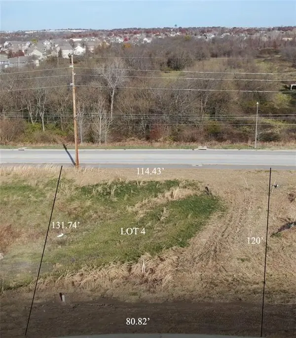 1308 Larkspur PL, Raymore, MO 64083