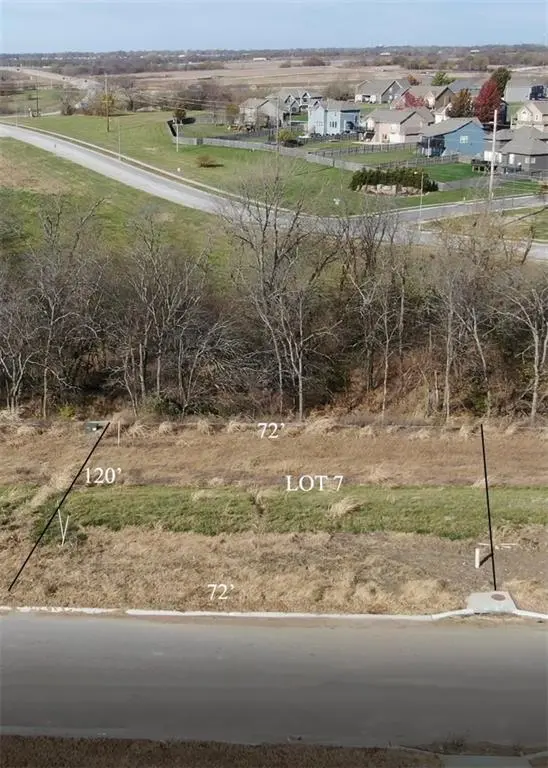 1404 Larkspur PL, Raymore, MO 64083