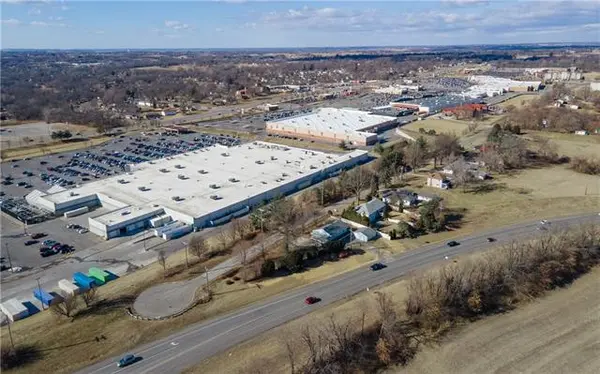 4301 N 169 HWY, St Joseph, MO 64506