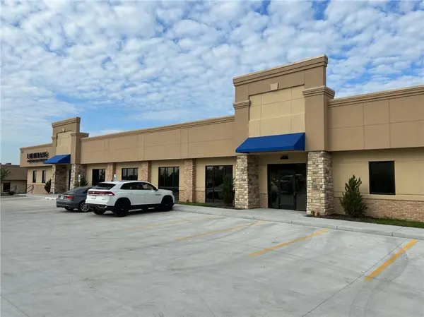 860 Haines DR, Liberty, MO 64068