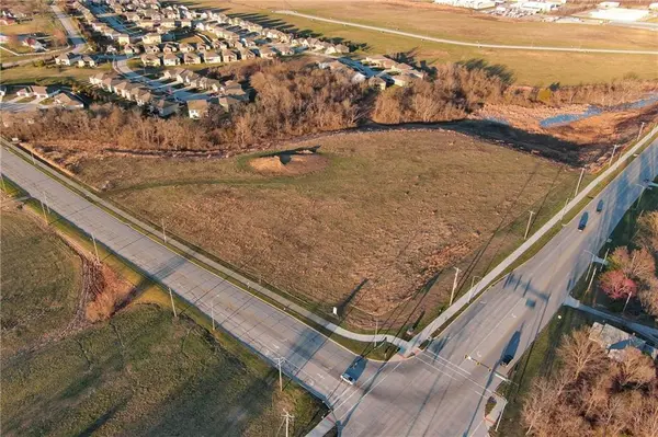 1964 Eisenhower RD, Leavenworth, KS 66048