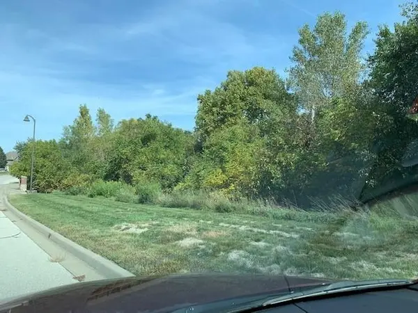 000 Twin Oaks Pkwy, Peculiar, MO 64078