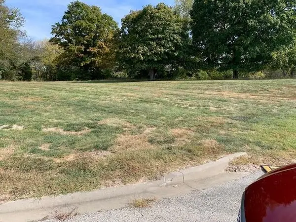 000 Twin Oaks Pkwy, Peculiar, MO 64078