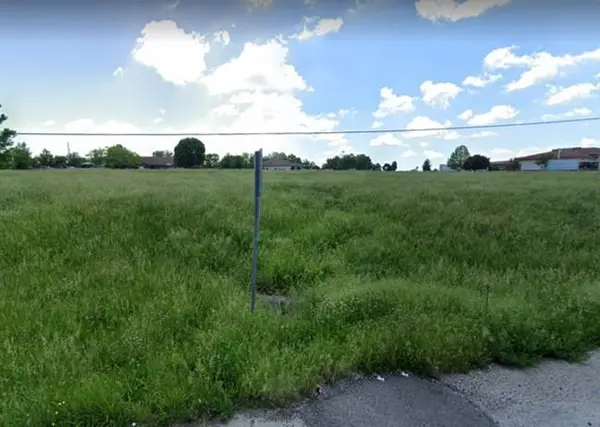 5051 NE Lakewood WAY, Lee's Summit, MO 64064