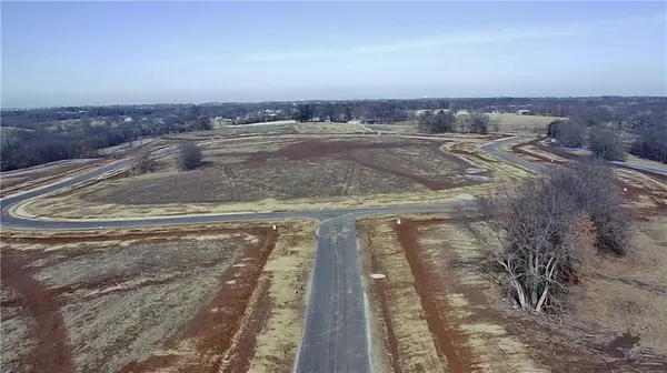13904 Crawford Creek CIR, Lake Lotawana, MO 64086