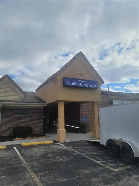 5601 NE Antioch RD, Gladstone, MO 64119