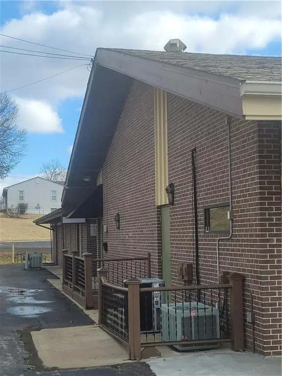 5601 NE Antioch RD, Gladstone, MO 64119