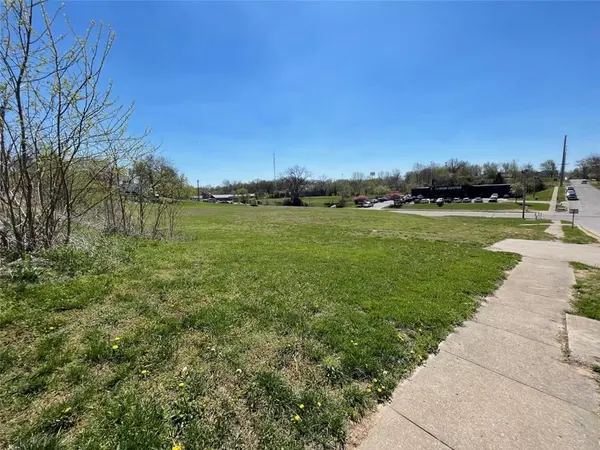 225 W Young ST, Warrensburg, MO 64093