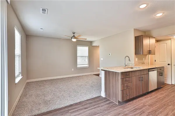 1502 NE Shale CT, Grain Valley, MO 64029