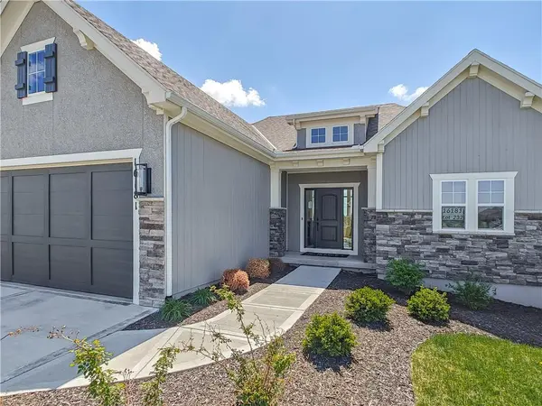 16181 W 166th CT, Olathe, KS 66062