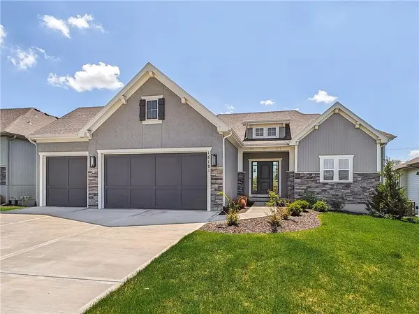 16181 W 166th CT, Olathe, KS 66062