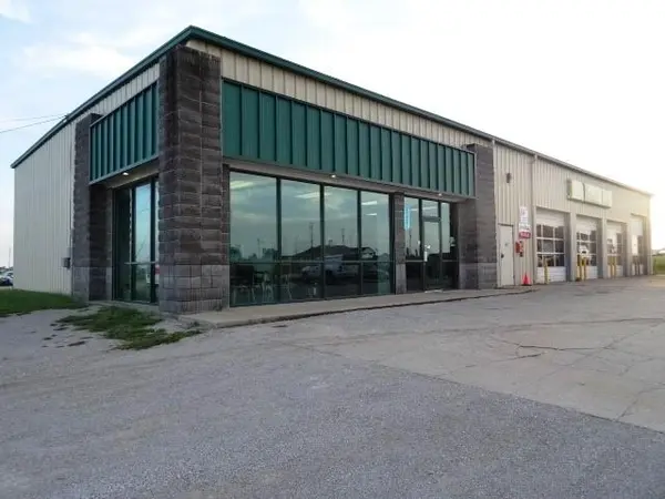 106 S Sunset View ST, Butler, MO 64730