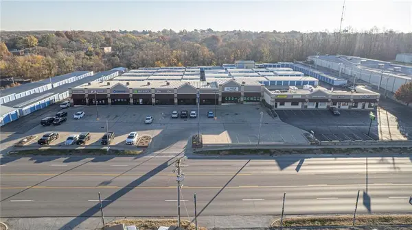 2911 A S BELT HWY, St Joseph, MO 64503