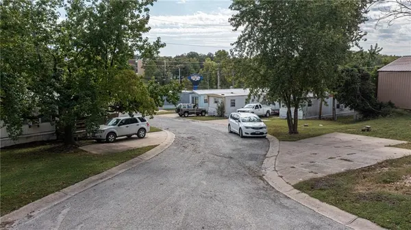 317 E Hale Lake RD, Warrensburg, MO 64093