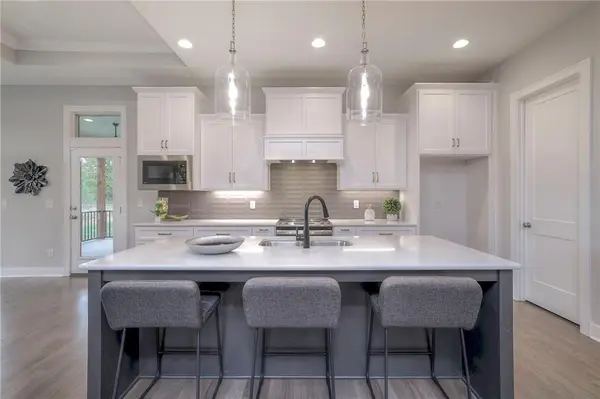 12200 W 138 PL, Overland Park, KS 66221