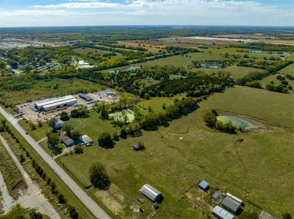 9730 Sunflower RD, De Soto, KS 66018