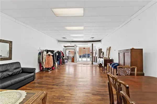 205 W Cherry ST, Nevada, MO 64772