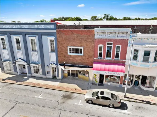 205 W Cherry ST, Nevada, MO 64772