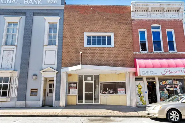 205 W Cherry ST, Nevada, MO 64772