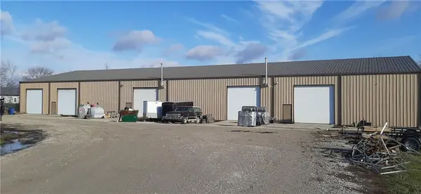 25605 Old KC RD, Paola, KS 66071