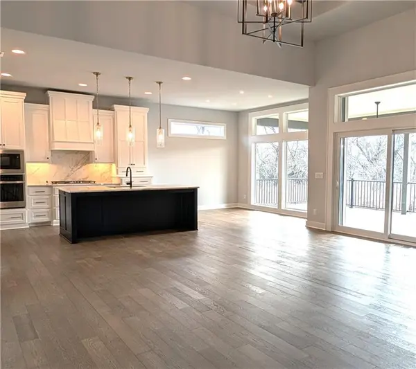 9301 W 168 ST, Overland Park, KS 66085