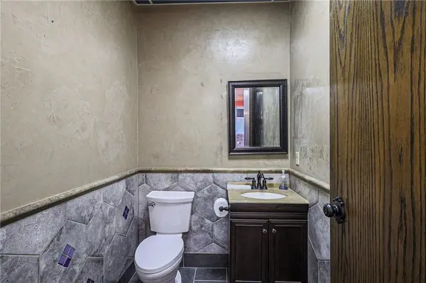 1900 NW Copper Oaks CIR, Blue Springs, MO 64015