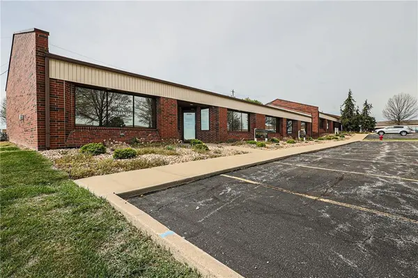 1900 NW Copper Oaks CIR, Blue Springs, MO 64015