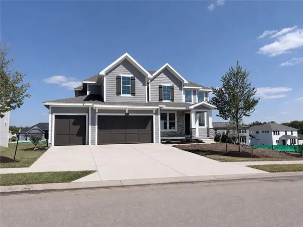 16751 S Hall ST, Olathe, KS 66062