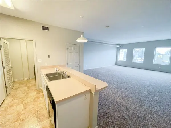 3756 Broadway BLVD, Kansas City, MO 64111