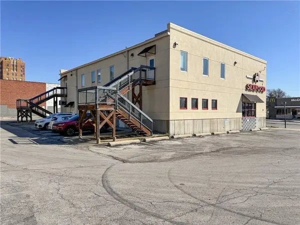 3756 Broadway BLVD, Kansas City, MO 64111