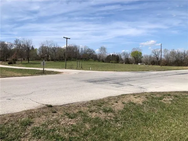 West Dam Access RD, Warsaw, MO 65355