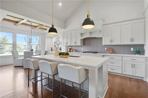 14500 Meadow LN, Leawood, KS 66224